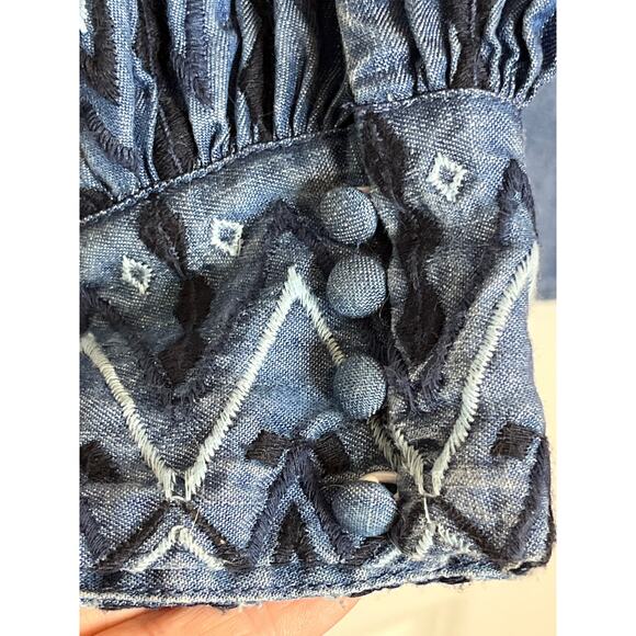 Chicos Size 2 US 12‎ / 14 Blue Chambray Embroidered Sleeve Tunic V Neck - Picture 5 of 9